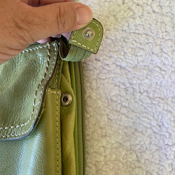 Beautiful Moss Green Leather Fossil Cross Body Bag with Lots of Organization - Picture 14 of 15
